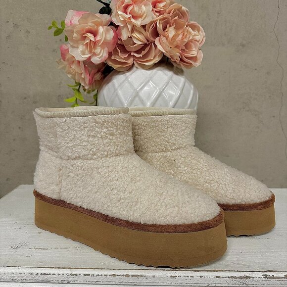 NWOT Steve Madden Crue Sherpa Platform Ankle Boots - Picture 1 of 5